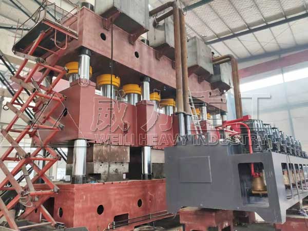 4000噸汽車縱梁液壓機車間加工生產現(xiàn)場